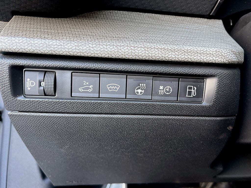 Bild på Citroën C5 X Shine Hybrid 225hk Aut - B-KAMERA, RATTVÄRME