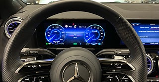 SUV Mercedes-Benz EQA 8 av 12