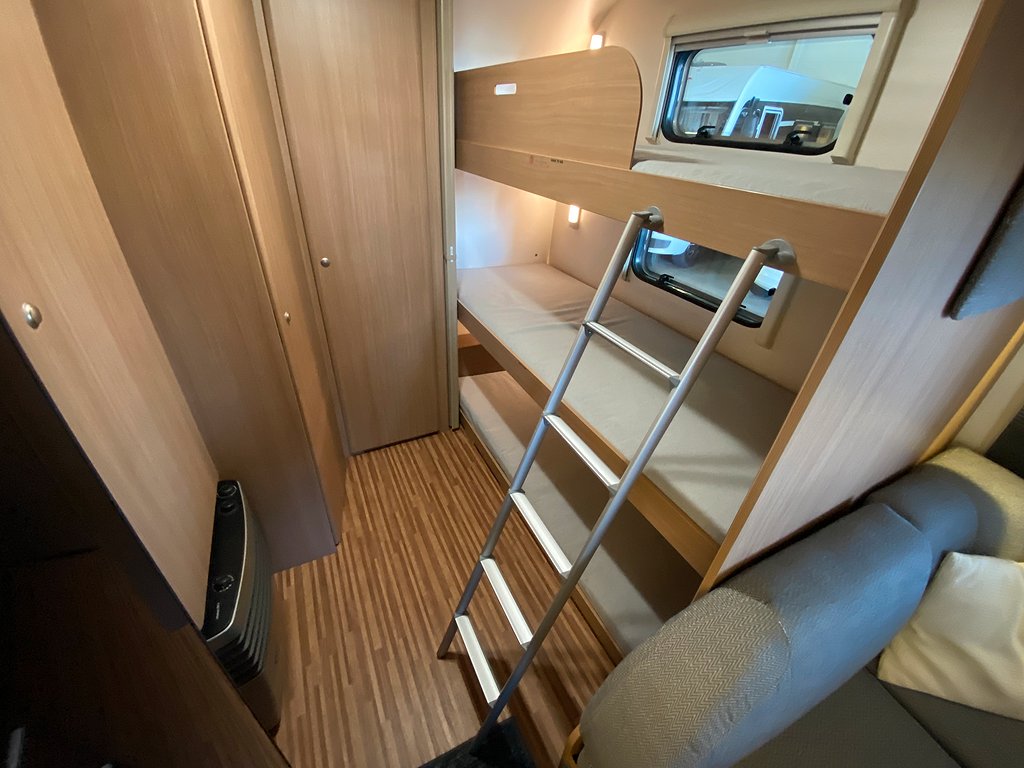 Adria Aviva 563 PT / Barnkammare / Markis m sidor / 7 bäddar - Adria