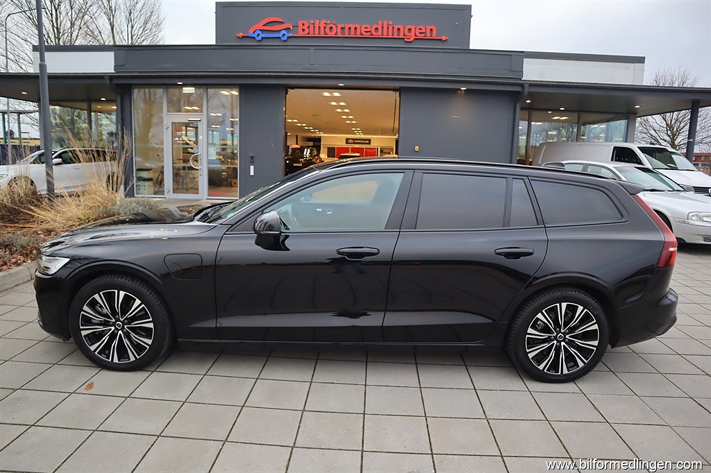 Volvo V60 T6 Recharge AWD Geartronic 350hk Momsbil Plus Navi Drag 1 Ägare
