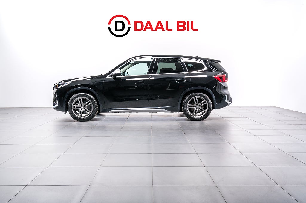 BMW X1 i xDRIVE30 64,7 kWh 306HK X-LINE P-VÄRM DRAG B-KAM