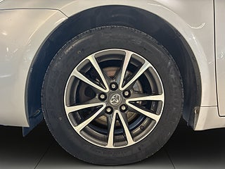 Toyota Avensis Kombi 1.8 Active Dragkrok Backkamera Mvärmare S&V-däck