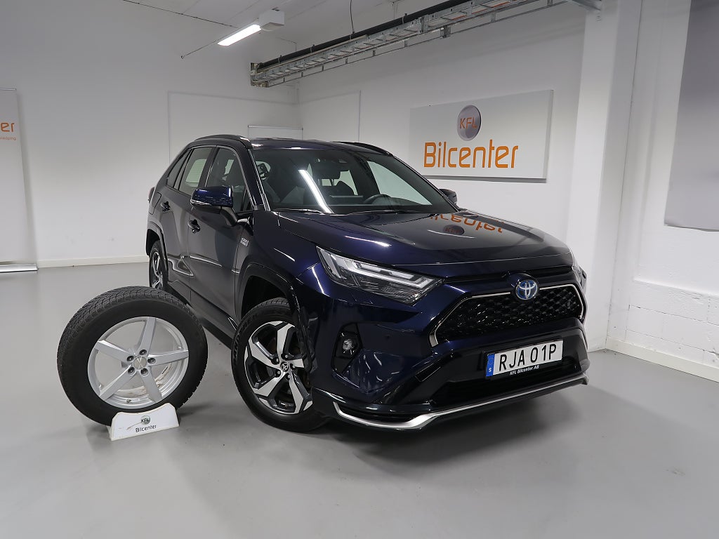 Toyota RAV4 *KFL 10 år 2,99%* Plug-in Hybrid AWD V-Däck ingår Drag-Kamera-
