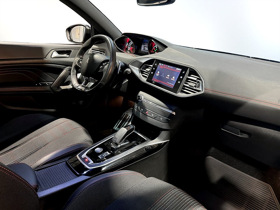 Bild på Peugeot 308 5D GT-Line 1.2 PT 130hk Aut PANO P-SENSORER
