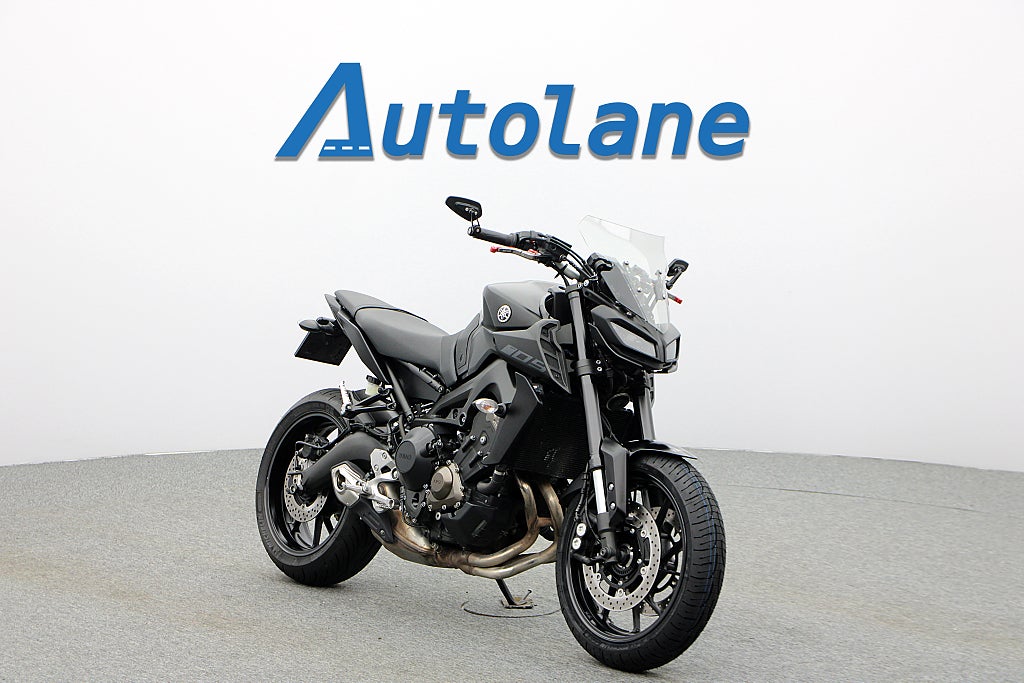 Yamaha MT-09 *Tail Tidy, Nytt framdäck, Värmehandtag. 