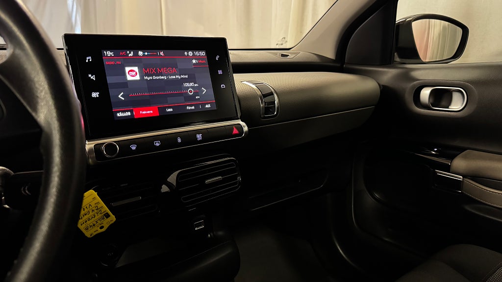 Citroën C4 Cactus 1.2 PT Feel 110hk Farthållare Låga mil Apple Carplay bild 16