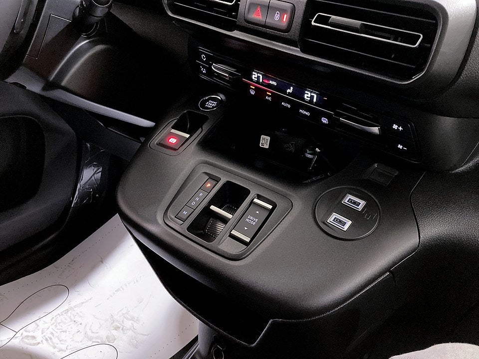 Bild på Peugeot Partner Plus BlueHDi 130hk Aut L1 - OMGÅENDE LEVERANS!