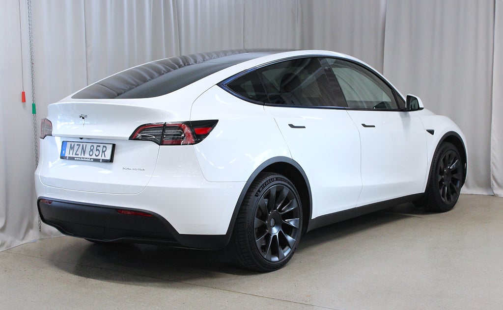 Tesla Model Y Long Range AWD 514 HK, Drag, 20'' Uberturbine, S&V-hjul
