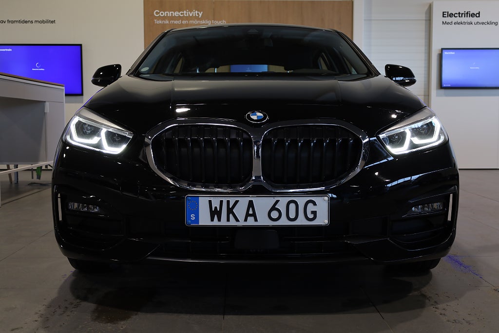 BMW 118I Sportline AUT Navi CarPlay PDC Rattvärme 2022