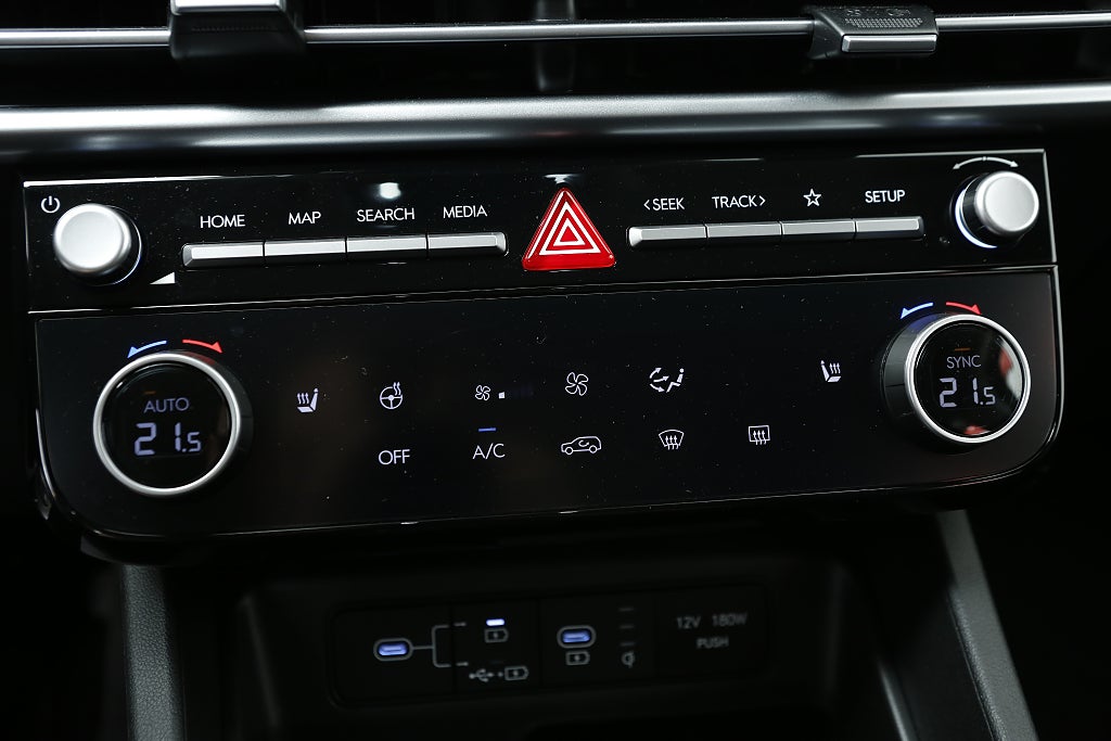 Hyundai Tucson 1.6T MHEV Essential Automat - Vinterhjul & service ingår 2025