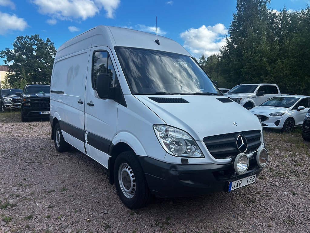 Mercedes-Benz Sprinter 310 CDI Skåpbil | Bakgavellyft | Ny besikad & servad