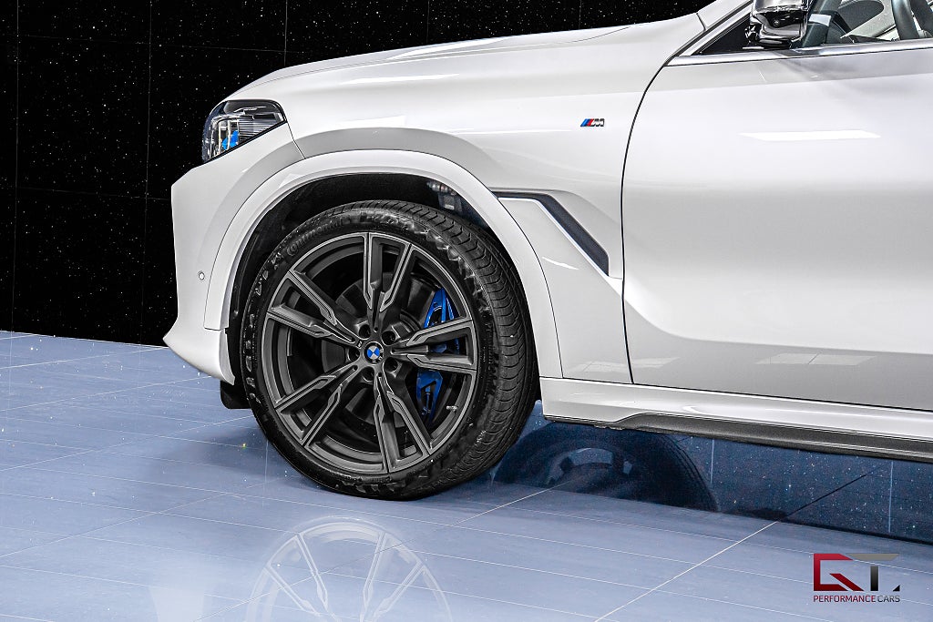 BMW X6 M50i MOMS Ultimate Edt B&W Pano Sky 22" DAP HuD Drag