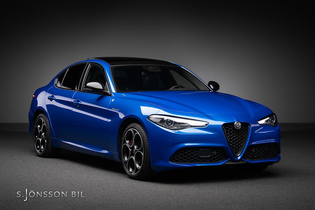 Alfa Romeo Giulia Veloce Q4 280hk / 1 Ägare / Panorama / H & K