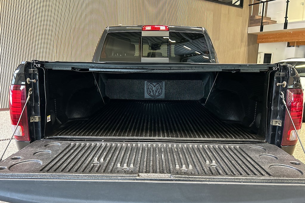 RAM 1500 Crew Cab 5.7 V8 HEMI 4x4 Sport luftfjädring