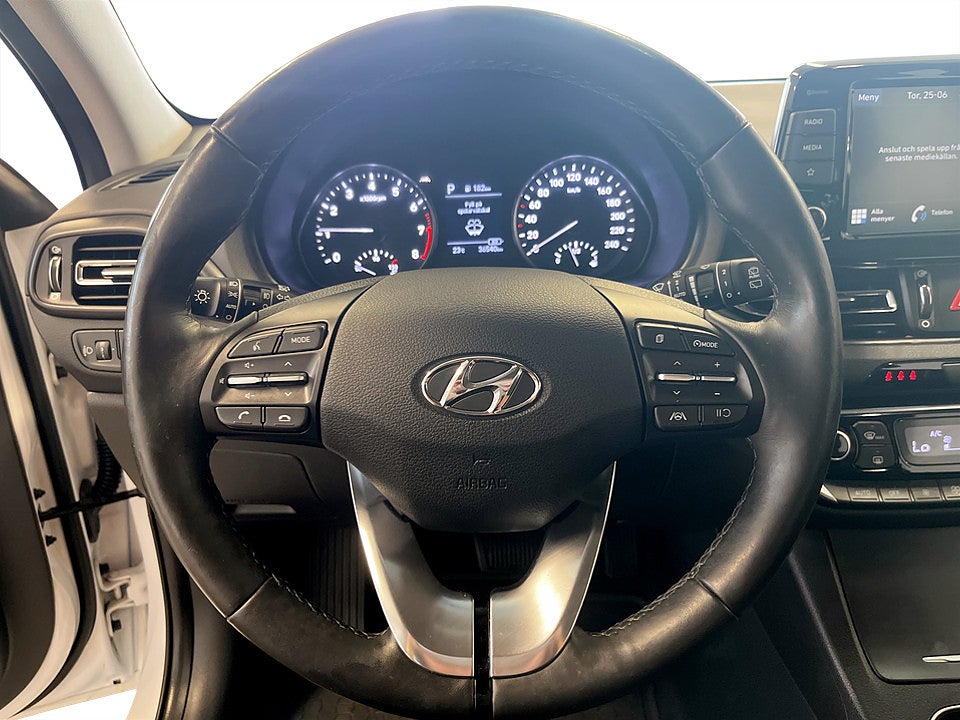 Bild på Hyundai i30 Essential 1.0 DCT 120hk Aut B-KAMERA CARPLAY