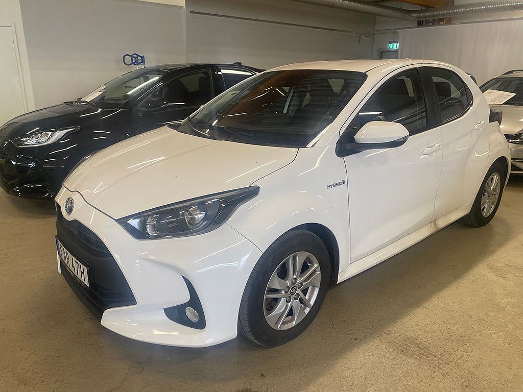Toyota Yaris Hybrid 1,5 Active Komfortpaket | Vinterhjul | Motorvärm...