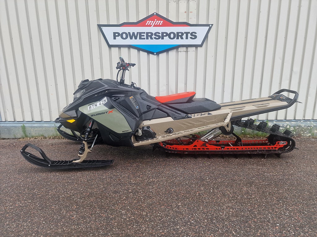 Ski-Doo Summit Expert 165" 850 E-tec Turbo  Moms! 