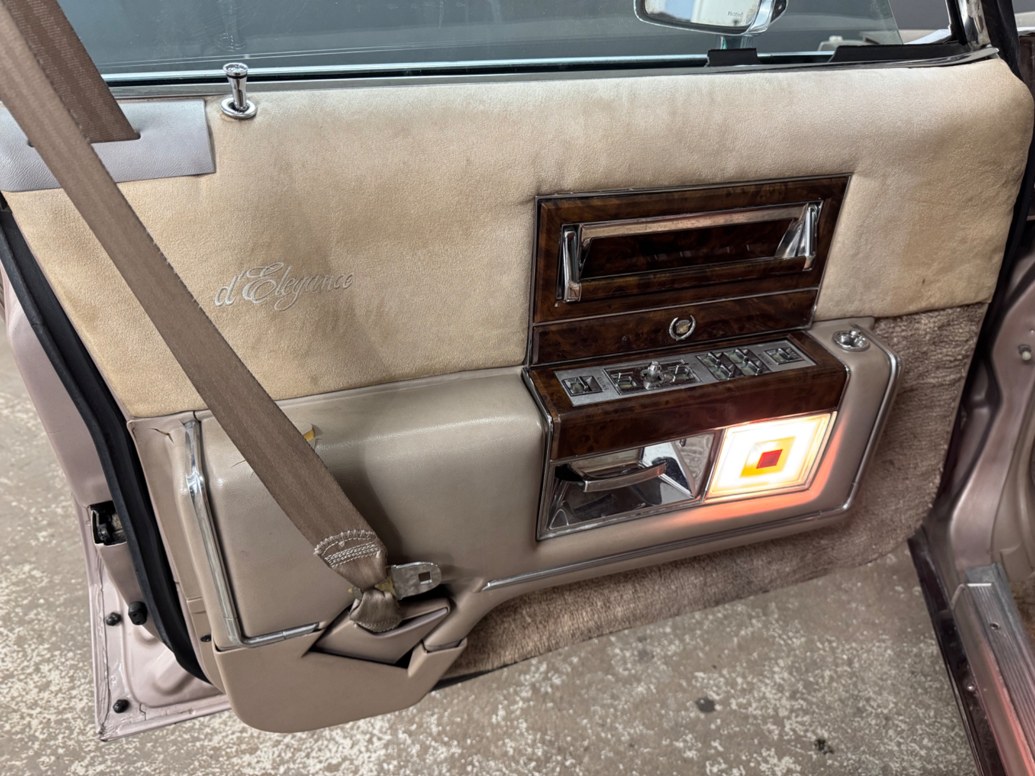 Cadillac Brougham 5.7 V8 1990, photo 5/40