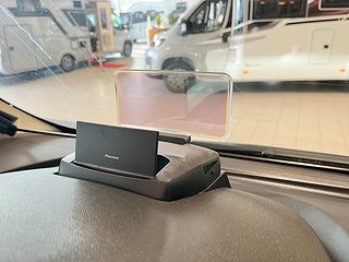Husbil-halvintegrerad Knaus Sky TI 650 MF 27 av 28
