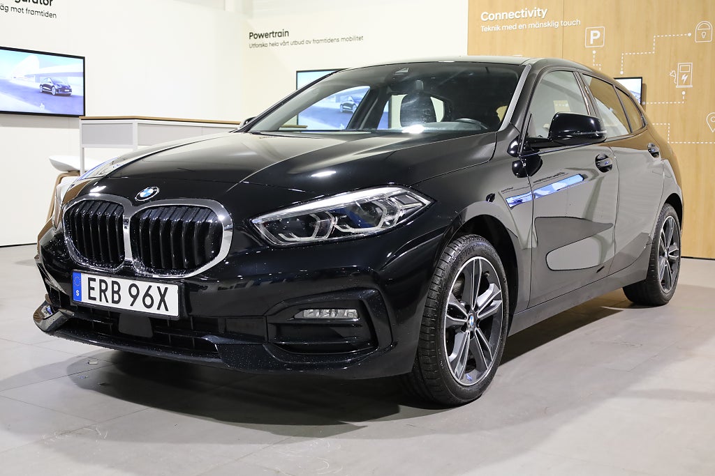 BMW 118I Sport line Navi PDC CarPlay Leasbar 2022