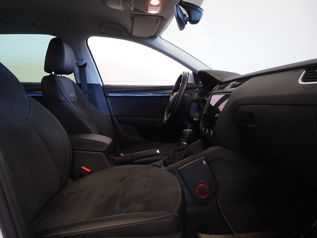 Skoda Octavia Scout 2.0 TDI 184hk 4x4 Premium | Drag | D-värm | Navi | 2020