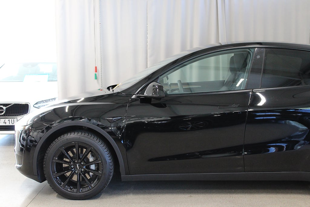 Tesla Model Y Standard Range RWD 299HK, Drag, Värmepump, 3,99% Ränta