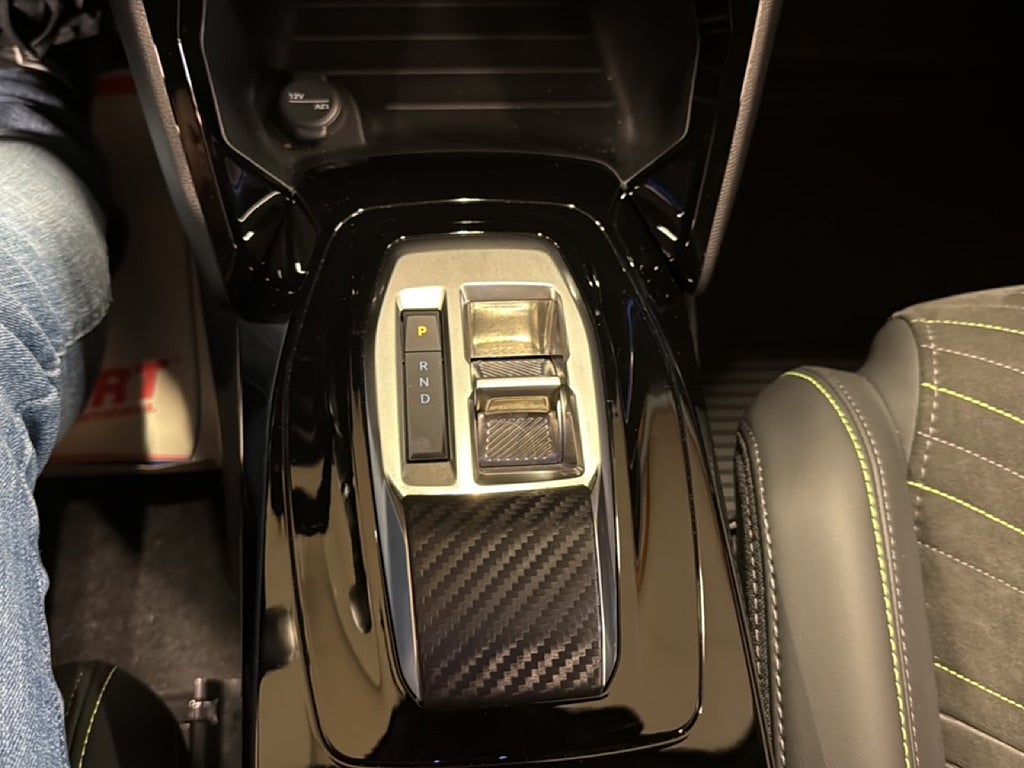 Peugeot 2008 GT Hybrid 145hk Automat – bild 13