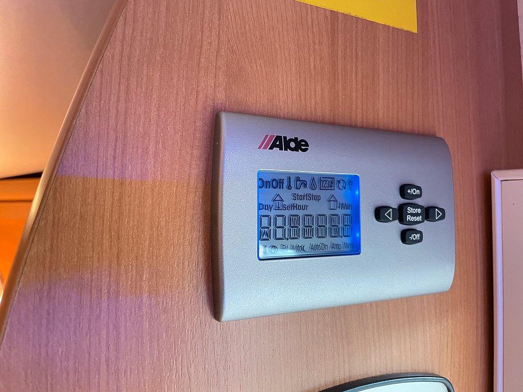 Hobby 650 KFU Prestige /Barnkammare/ALDE/Förtält/Ugn/Solcell - Hobby