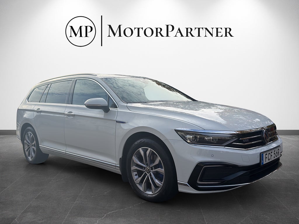 Volkswagen Passat Sportscombi GTE 1.4 TSI Kamera Drag Cockpit Värmare GPS