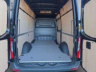 Transportbil - Skåp Mercedes-Benz Sprinter 8 av 13