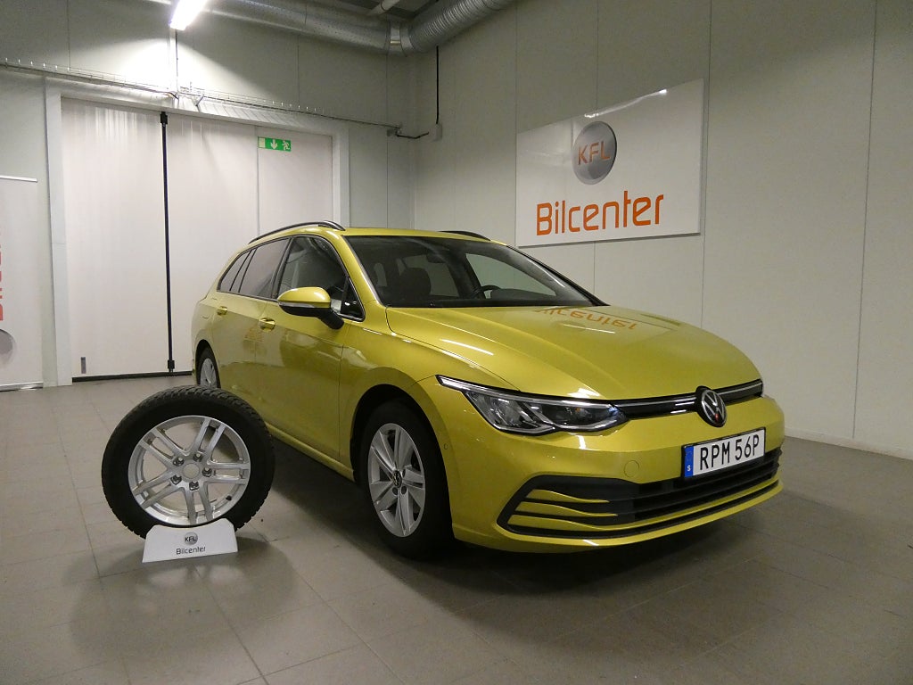 Volkswagen Golf 1.5 eTSI *KFL 10år 2,99%* Aut-Drag-Pano-Värmare-SoV