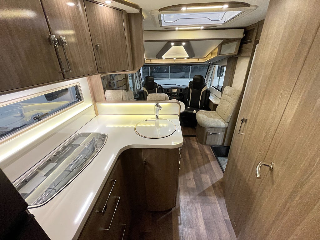 Kabe TMI 810 LGB / Hyd-Stöd/Aut180hk/Solcell/ALDE/Tandem  - Kabe