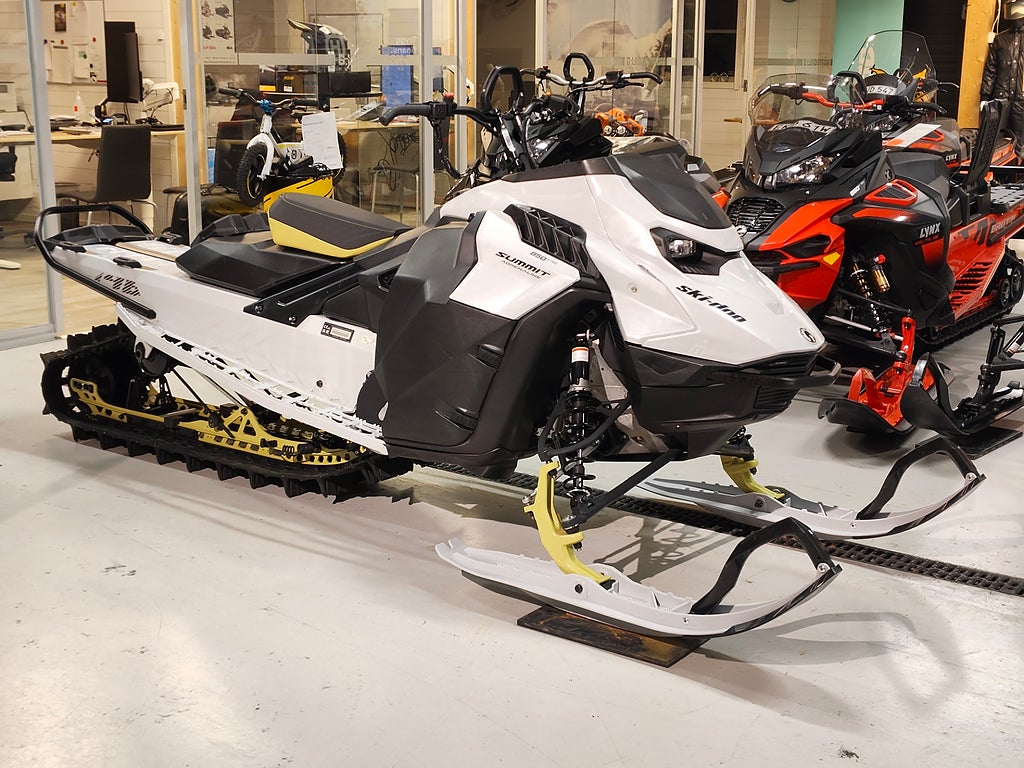 Ski-Doo Summit Edge 146 850 E-tec - 2025 