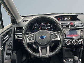Subaru Forester 2.0 4WD Sov-däck/Drag/Kamera/Pano/Skinn/Kedja/P-sens