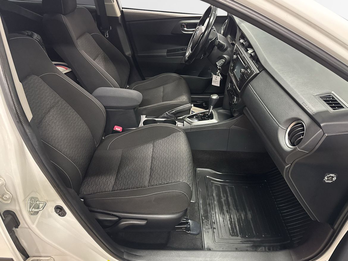 Toyota Auris 2015, bild 6/10
