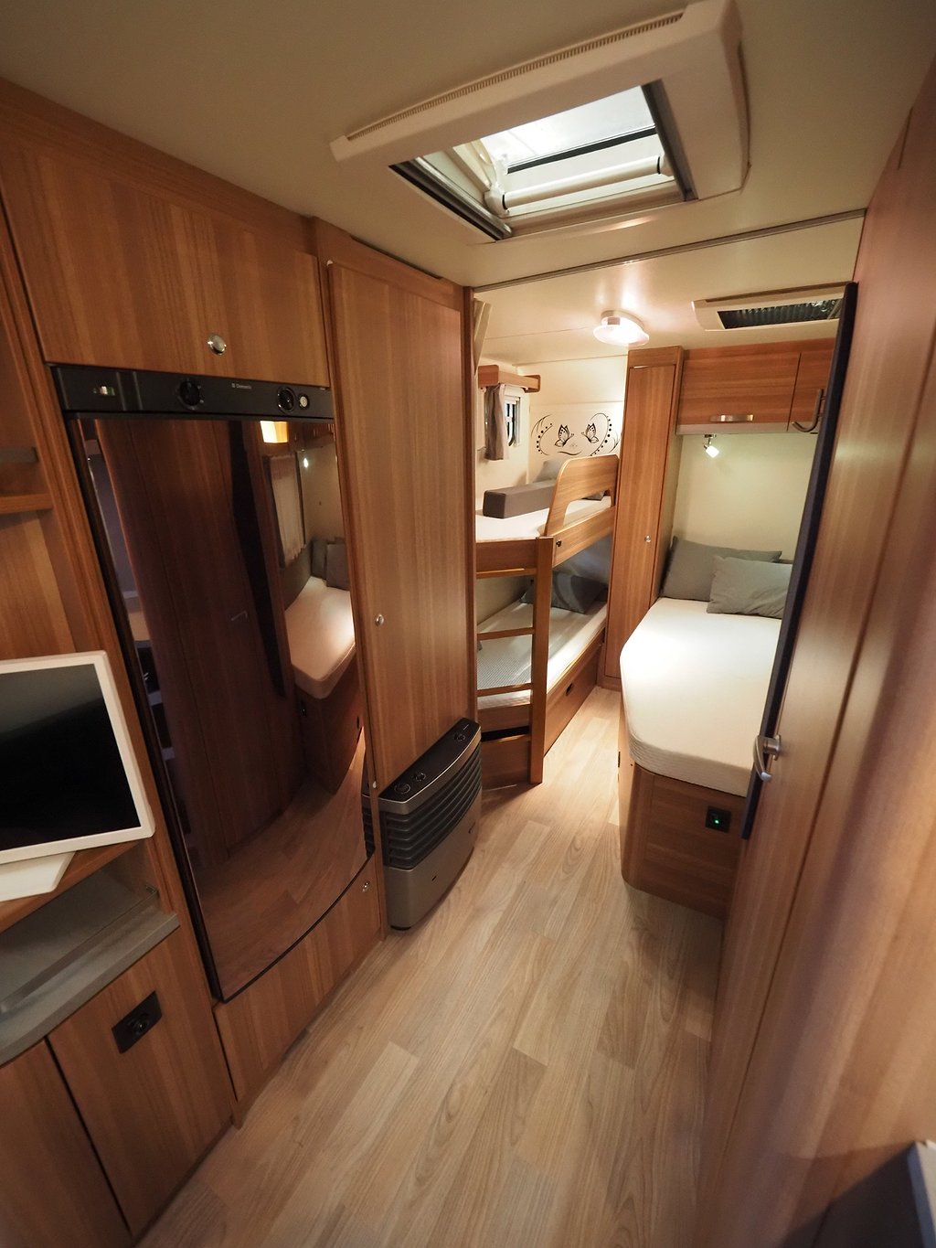 Weinsberg CaraOne 550 UK Påsmarkis Solcell Totalvikt 1700kg 2016