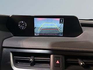 Lexus UX 250h E-Four CVT Rattvärme Kamera Psens CarPlay SoV