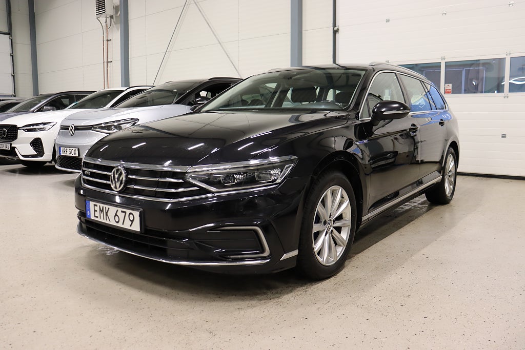 Volkswagen Passat Sportscombi GTE 1.4 IQ-Light Drag B-Kam B-Värm 218hk