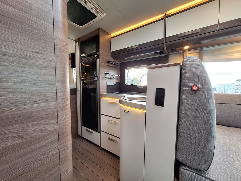 Knaus Live I 700 MEG Långbädd, Automat, Solcell, AC, Dragkrok