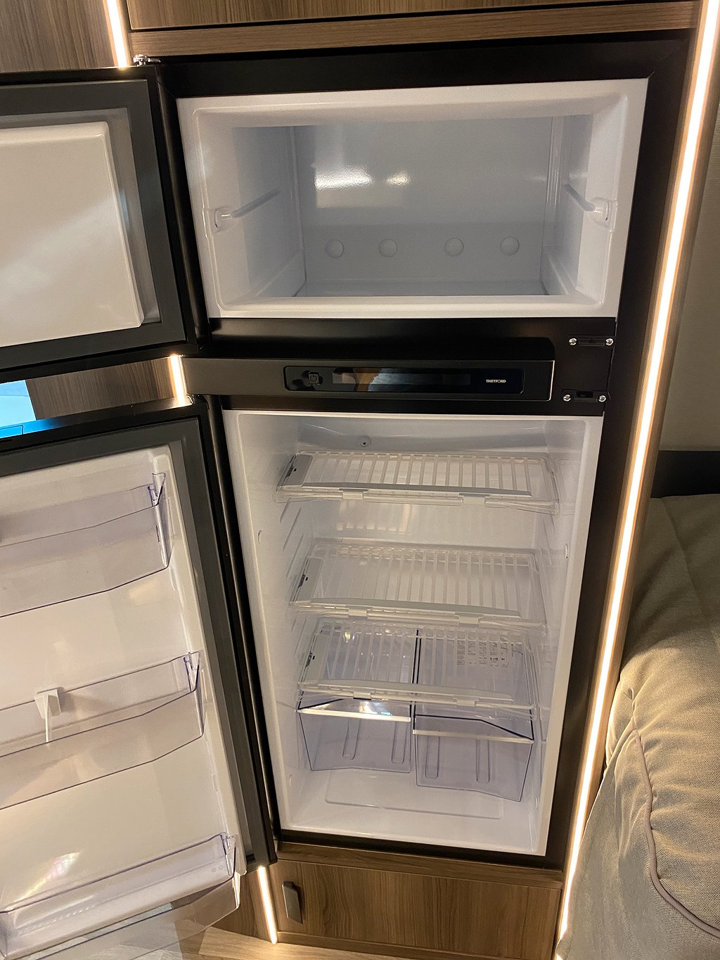 Kabe Royal x 780 LT /Taksäng/Adaptiv farth/Mercedes/Badrum Bak - Kabe