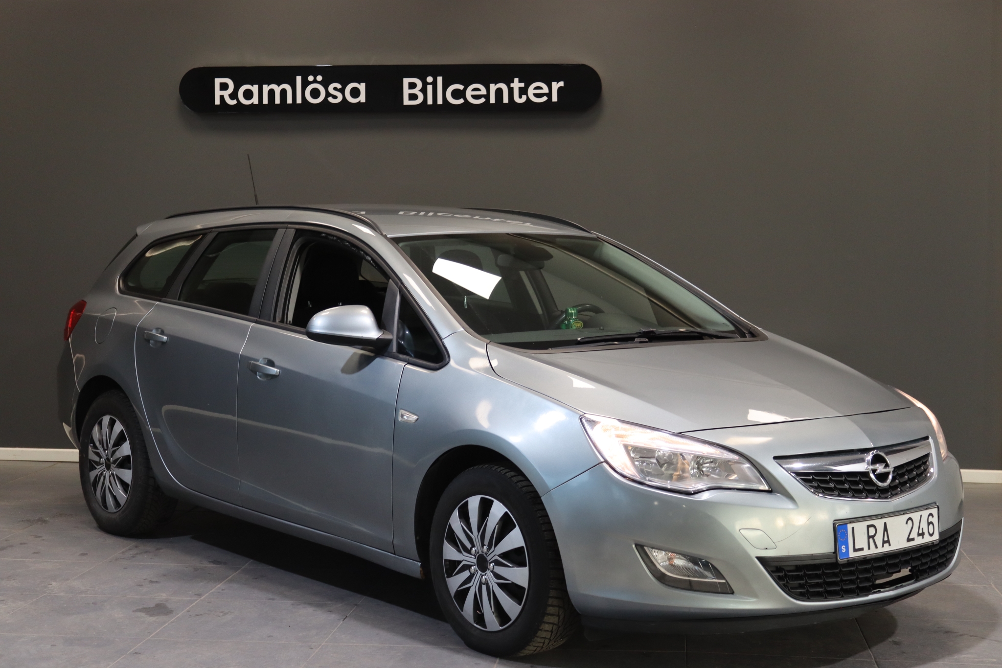 Opel Astra 2011, bild 6/46