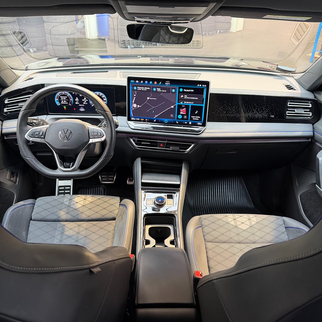 Volkswagen Tiguan 2.0 TDI 4M R-Line Black Edt 360° Massage Värmare Drag