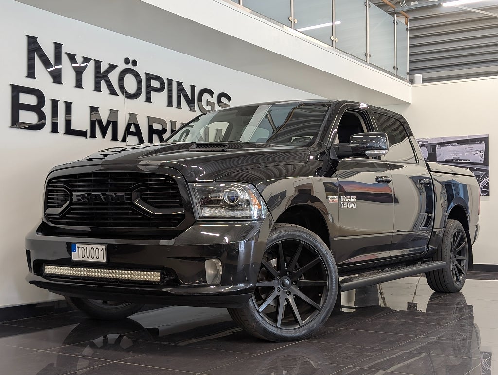 RAM 1500 Crew Cab Sport 5.7 V8 HEMI 4x4 TorqueFlite Luftfjädring