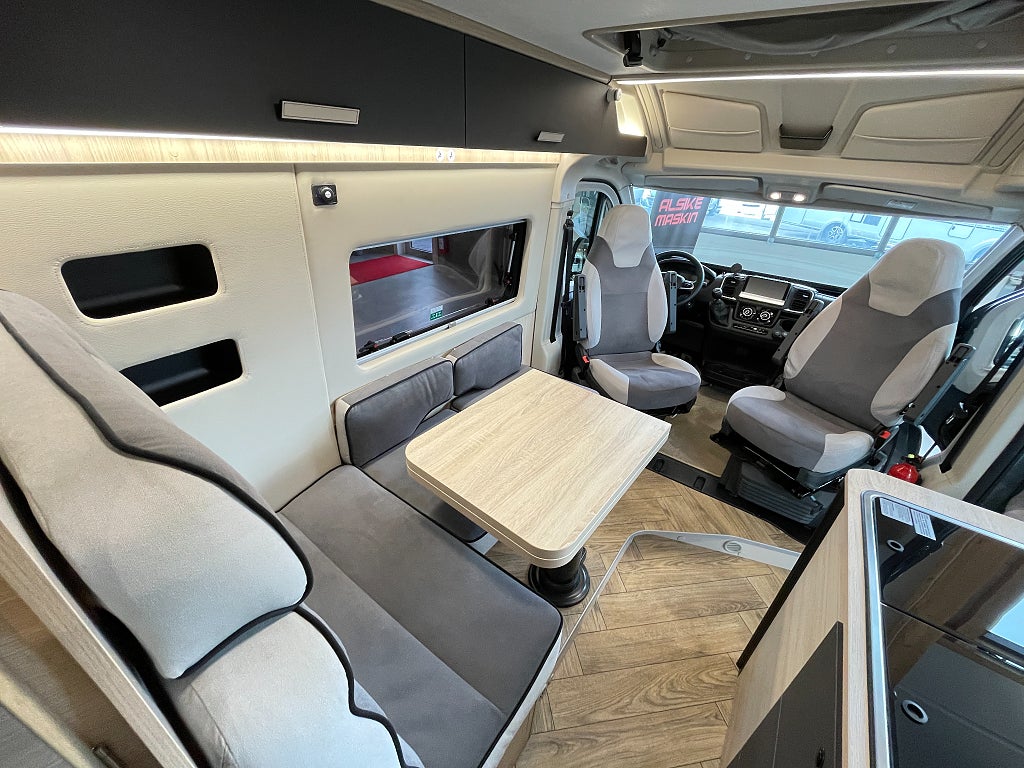 CHALLENGER F&S Edition / Solcell / Webasto / Litium / 5 bältad / Pop-Up - CHALLENGER