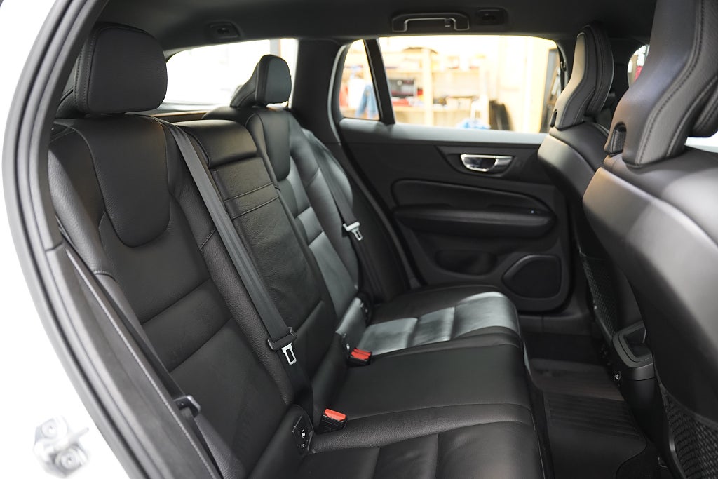 Volvo V60 D3 Geartronic 150hk R-Design D-värmare VOC Skinn