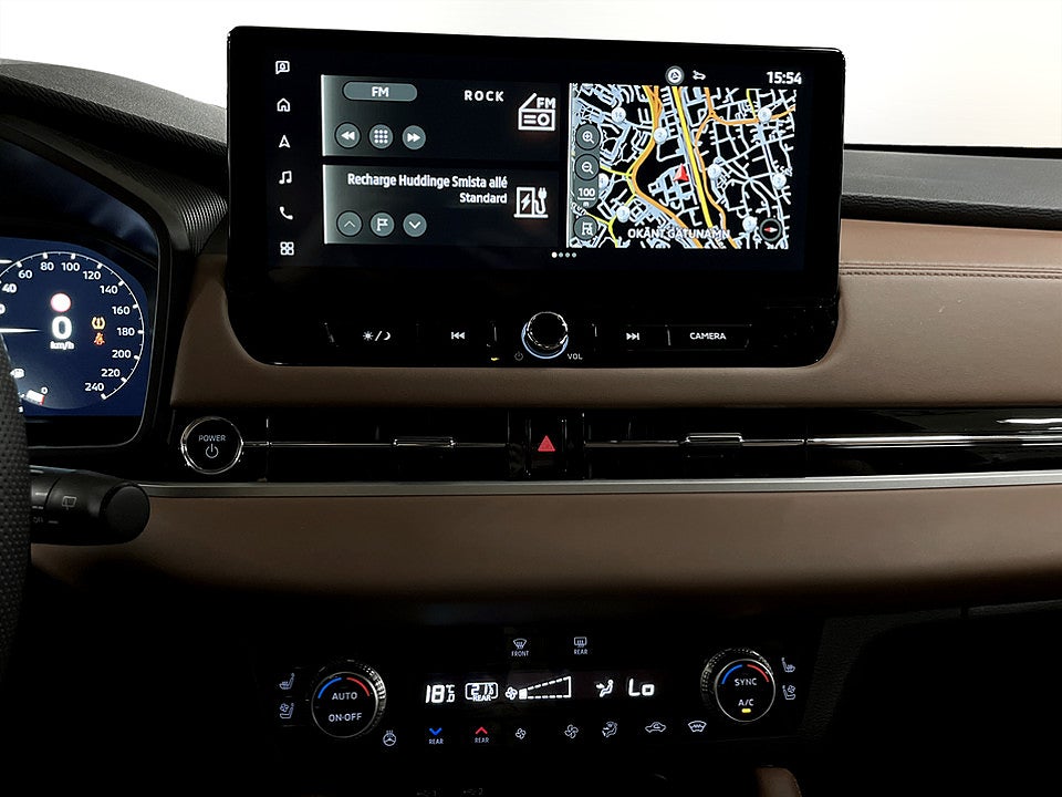 Bild på Mitsubishi Outlander Instyle+ PHEV 306hk Aut 4WD PANO B-KAMERA ELSTOL