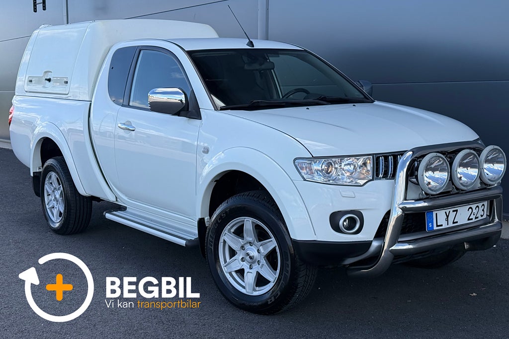 Mitsubishi L200  2.5 4x4 | Kåpa | Ny Kamrem | 4385Mil | Drag | 