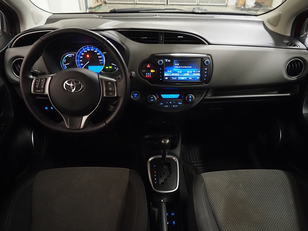 Toyota Yaris Hybrid e-CVT Edition Feel Backkamera Låga mil