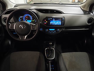 Halvkombi Toyota Yaris 14 av 21