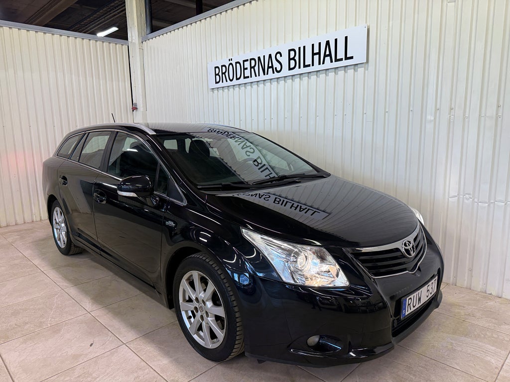 Toyota Avensis Kombi 2.2 D-4D Business/ Drag/ Motorvärmare/ Nybesiktad